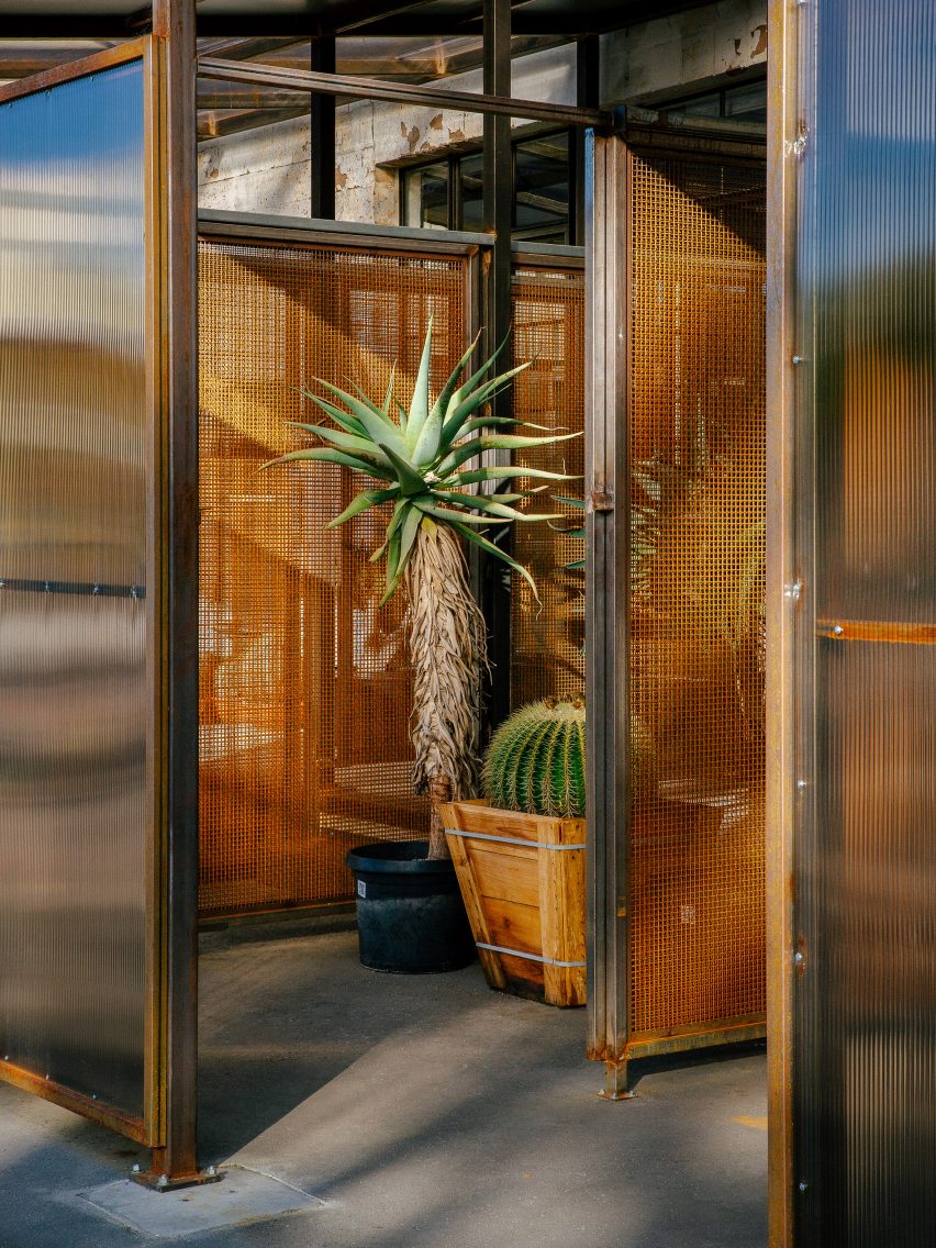 Santa Monica Greenhouse by PartOffice