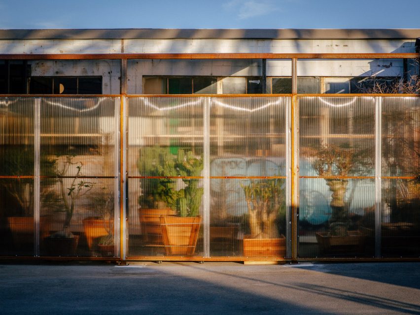 Santa Monica Greenhouse by PartOffice
