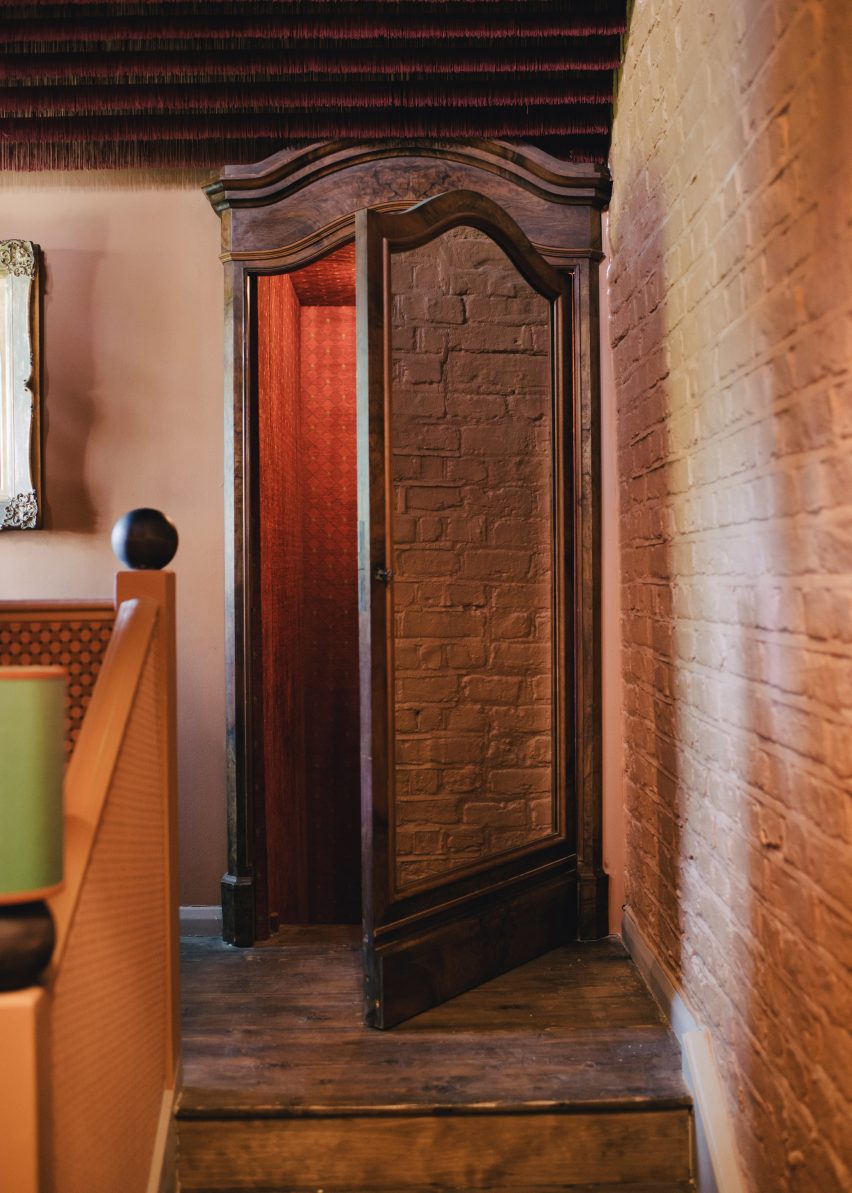 Sister Jane Townhouse by Sella Concept has a secret garden room