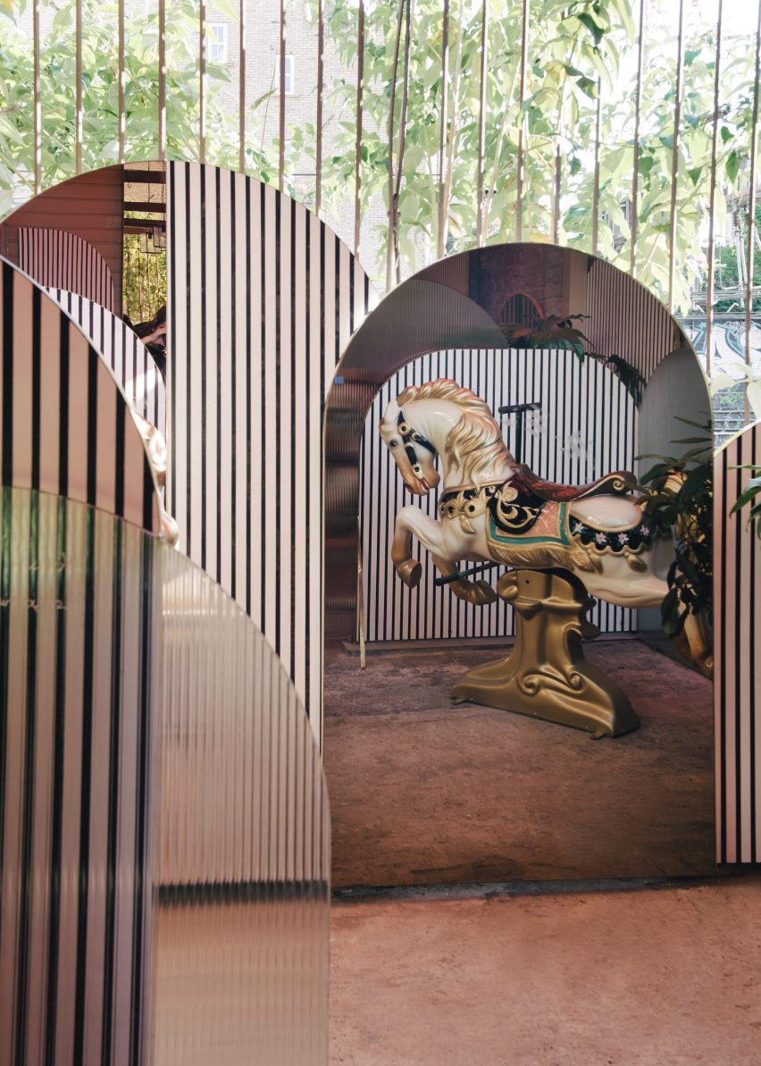 Sister Jane Townhouse by Sella Concept has a secret garden room