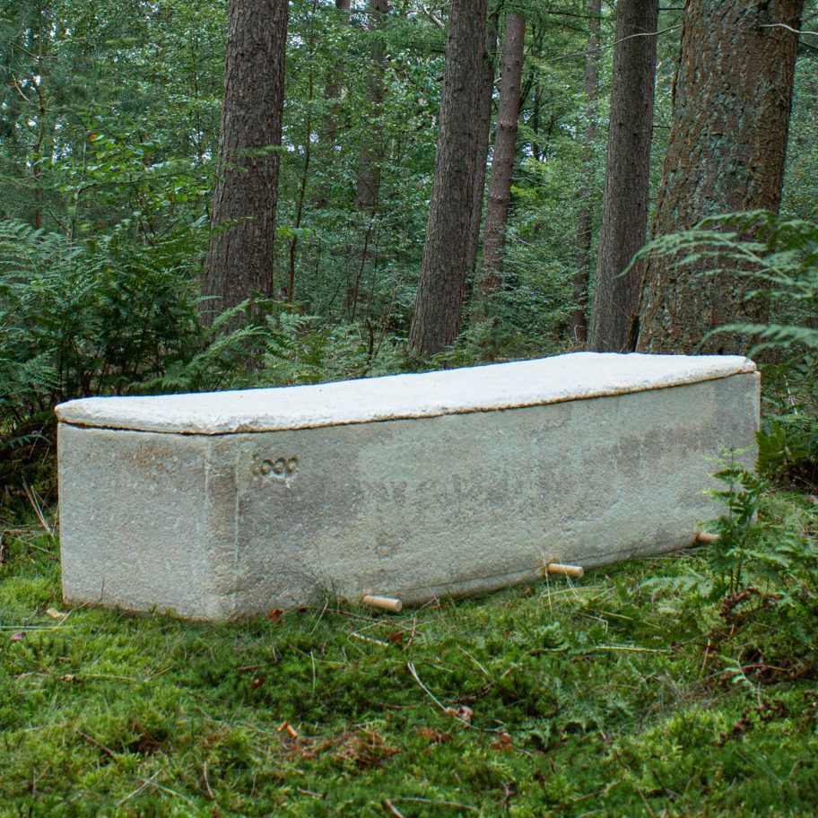 Bob Hendrikx designs Living Cocoon coffin from mushroom mycelium