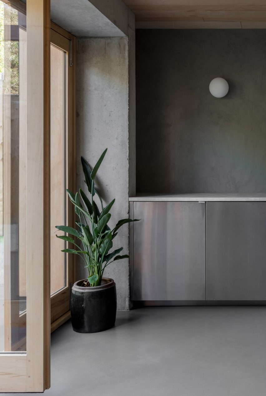Interiors of Untiled House extension by Szczepaniak Astridge in London