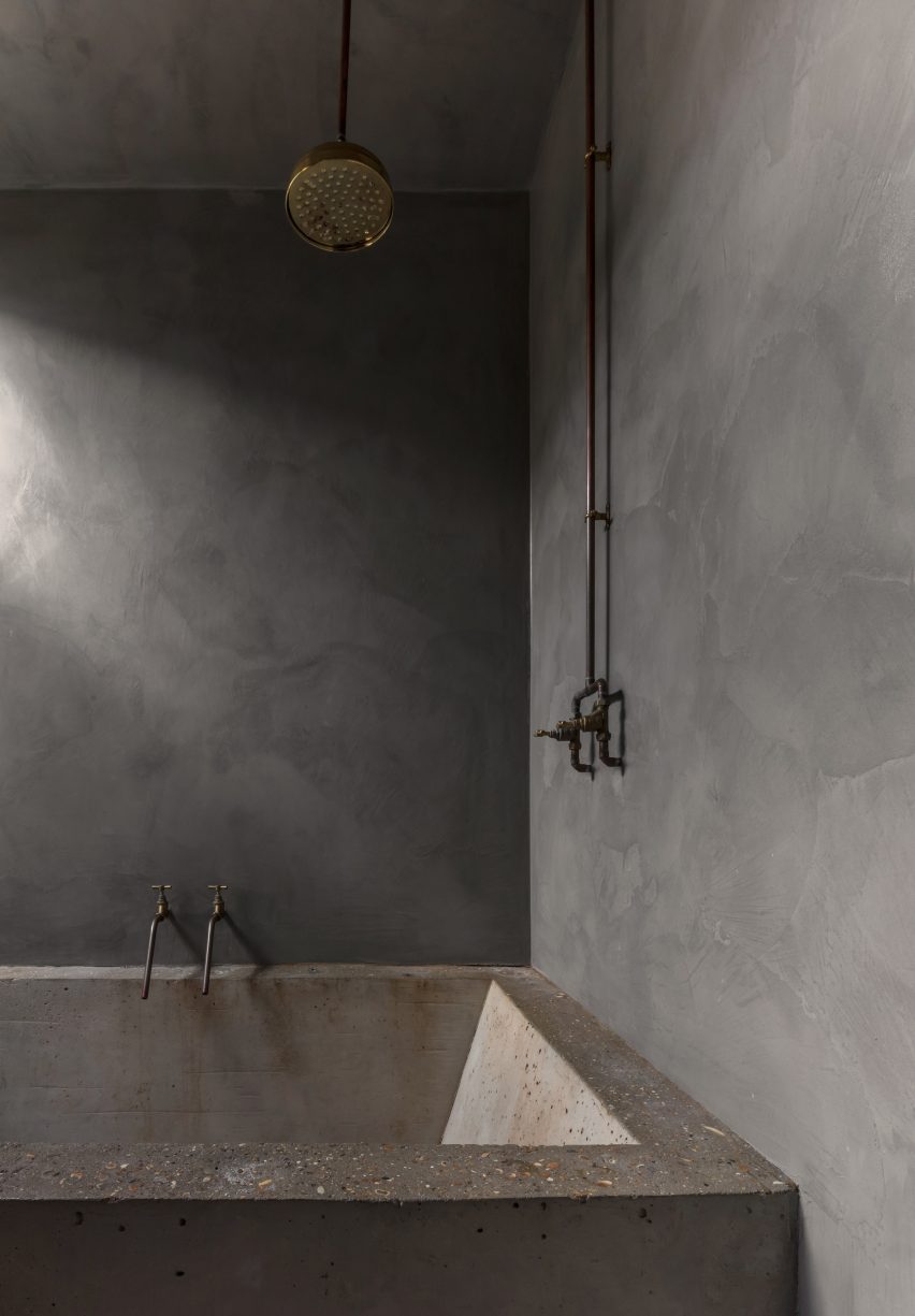 Bathroom of Untiled House extension by Szczepaniak Astridge in London
