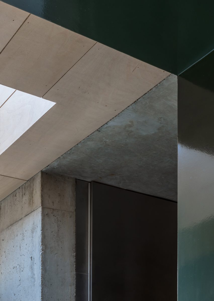 Interiors of Untiled House extension by Szczepaniak Astridge in London