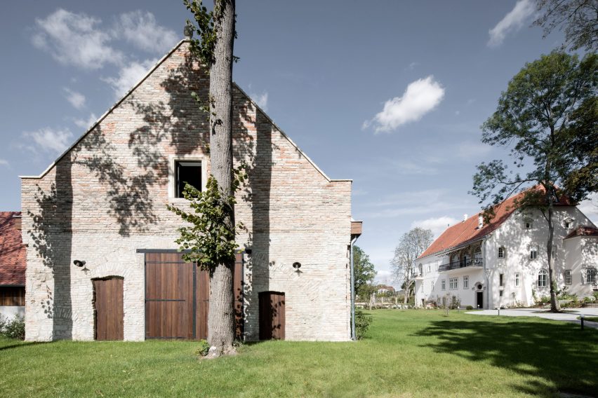 Clemens Strobl winery by Destilat occupies two former barns