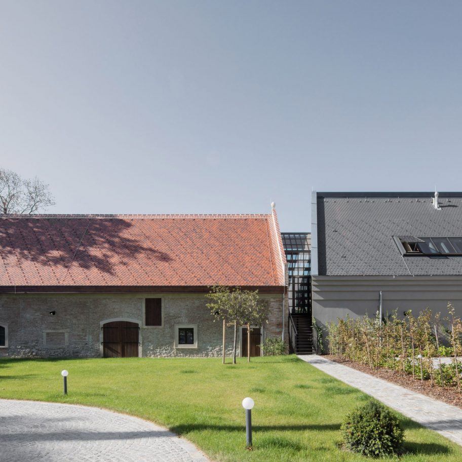 Clemens Strobl winery by Destilat occupies two former barns