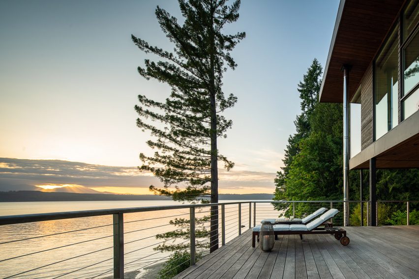 The deck of Aldo Beach House by Wittman Estes