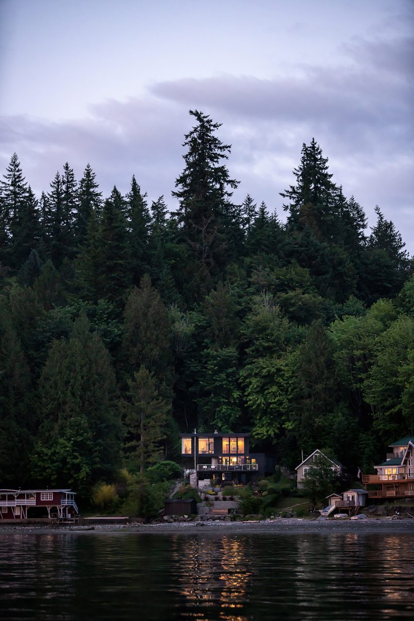 Aldo Beach House by Wittman Estes by Hood Canal
