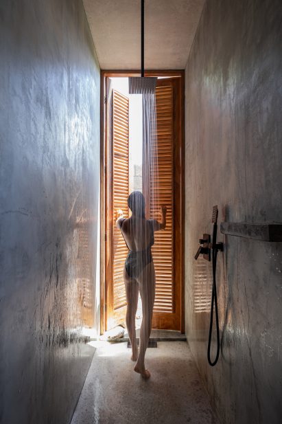 Shower in Litibu by Palma