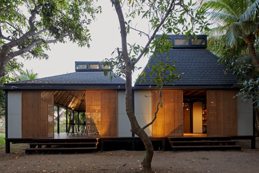 Mumbai Artist Retreat by Architecture Brio in Alibag, India
