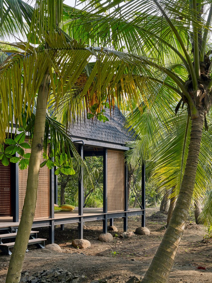 Mumbai Artist Retreat by Architecture Brio in Alibag, India