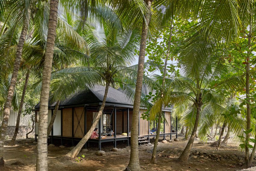 Mumbai Artist Retreat by Architecture Brio in Alibag, India