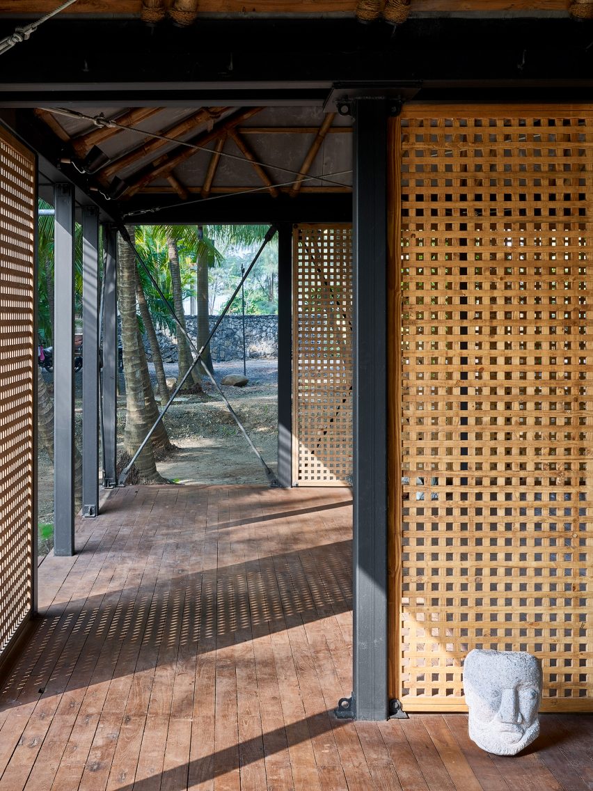 Timber screen walls of Mumbai Artist Retreat by Architecture Brio in Alibag, India