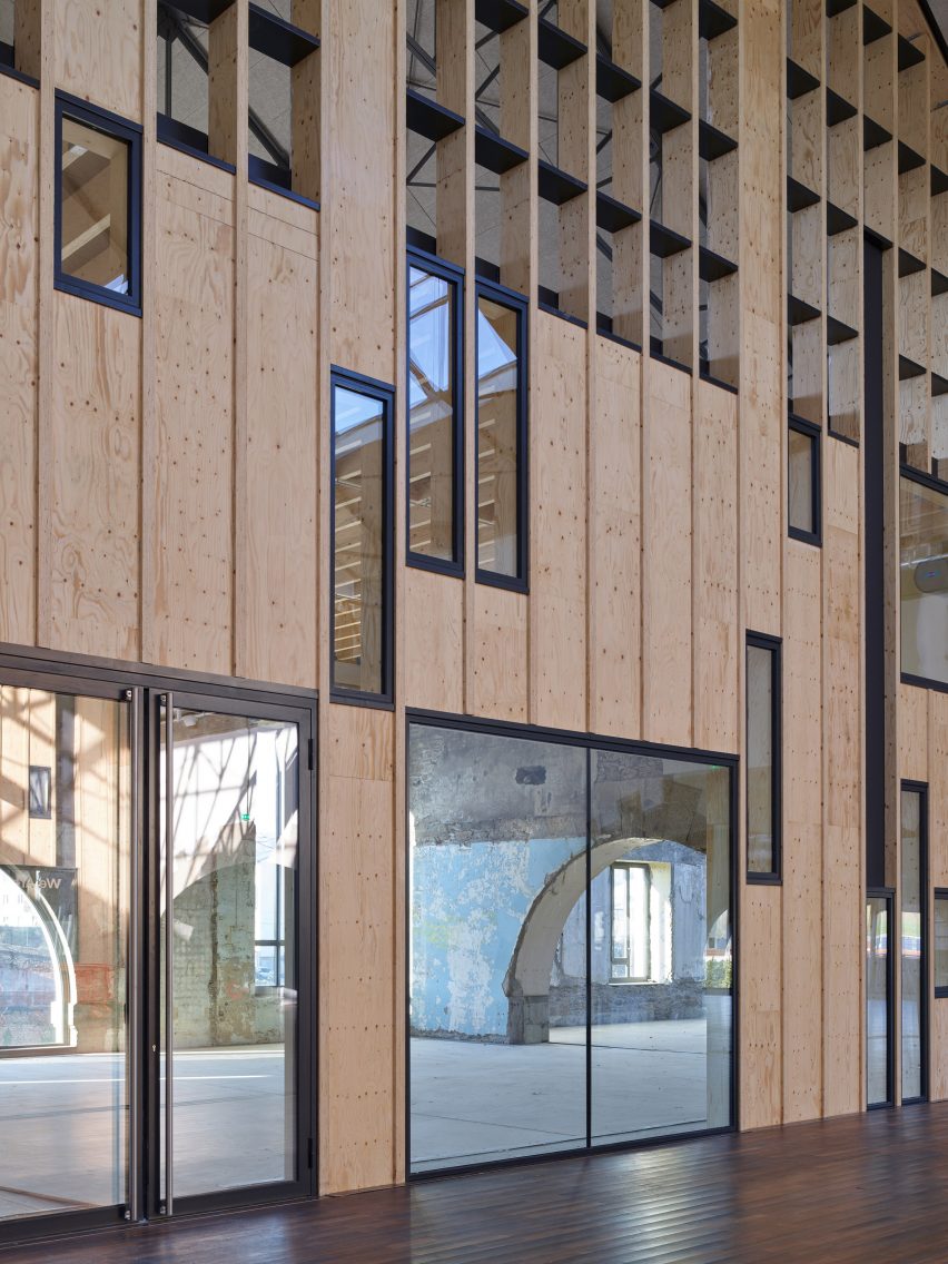 Facade inside Ateliers des Capucins by Atelier L2
