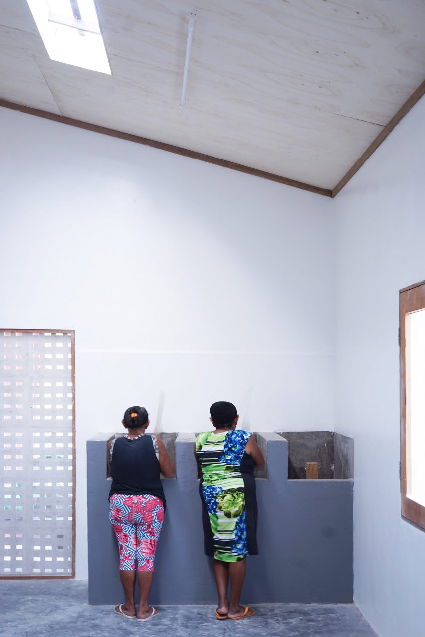 Workers at Babassu flour factory by Estudio Flume