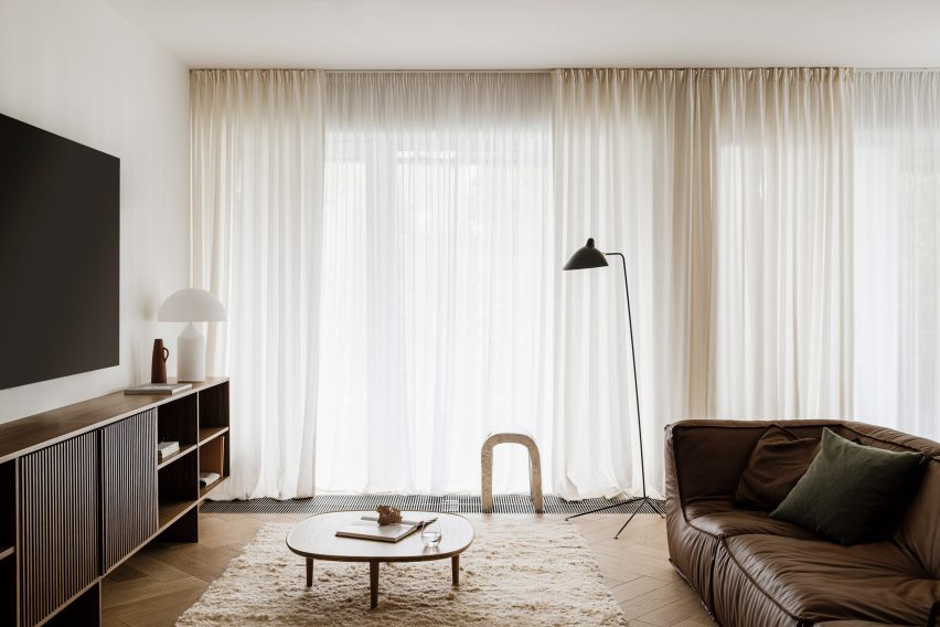 Living room of Botaniczna Apartment by Agnieszka Owsiany Studio
