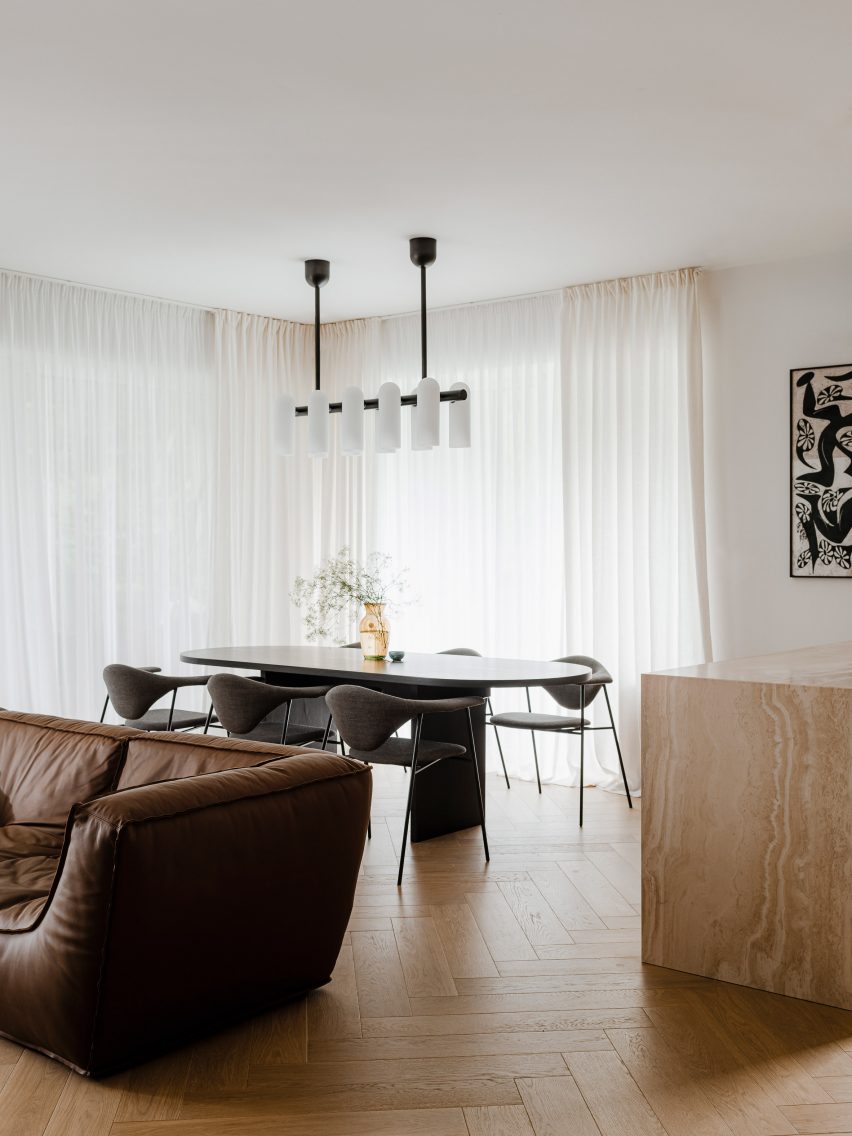 Dining area of Botaniczna Apartment by Agnieszka Owsiany Studio