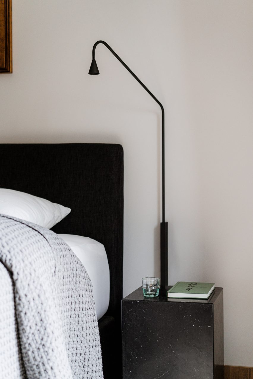 Bedroom of Botaniczna Apartment by Agnieszka Owsiany Studio