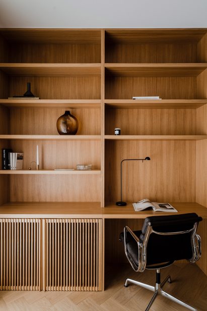 Home office of Botaniczna Apartment by Agnieszka Owsiany Studio