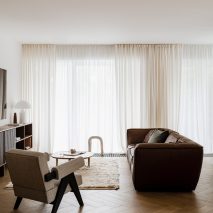 Living room of Botaniczna Apartment by Agnieszka Owsiany Studio
