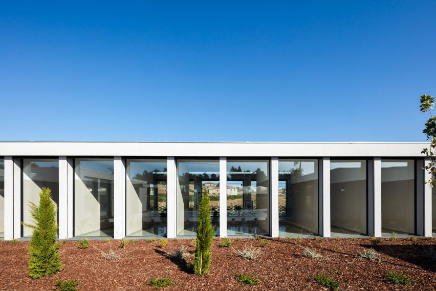 Exterior of Canine and feline hotel by Raulino Silva Arquitecto