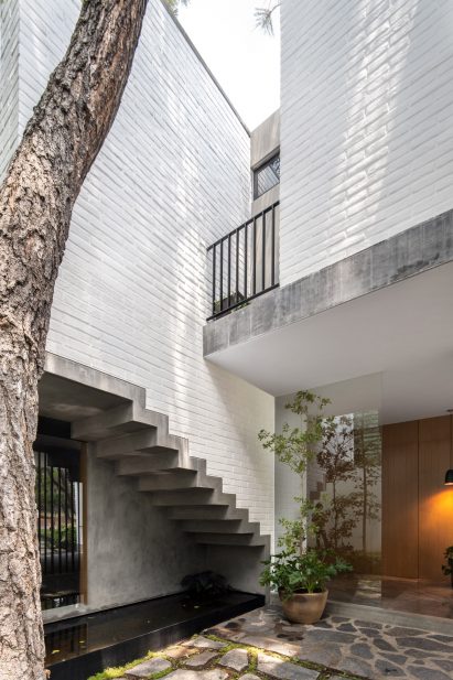 Courtyard in Casa RA by Radillo Alba