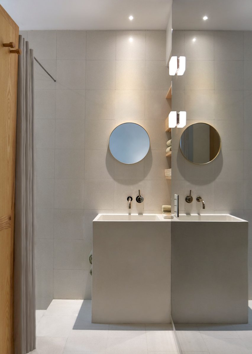 Bathrooms of Circulo Mexicano hotel in Mexico City by Ambrosi Etchegaray