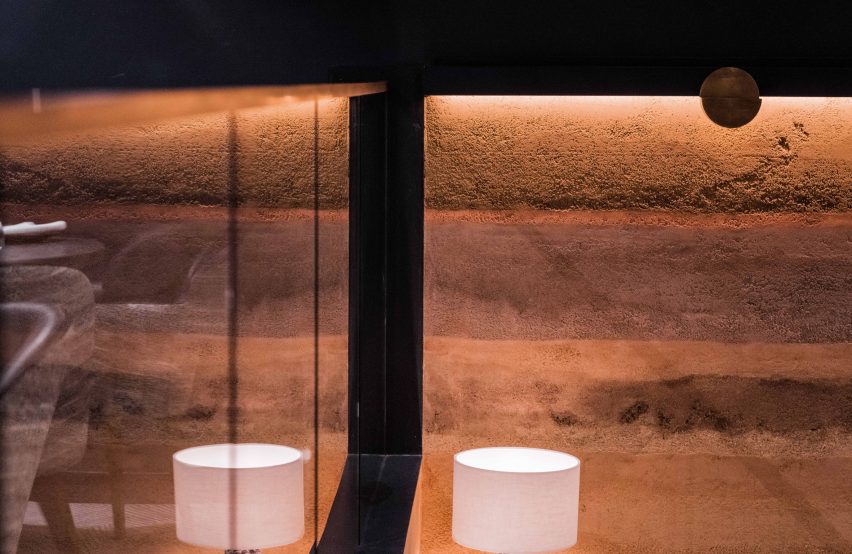 Walls covered with Rammed Earth Finishes clay plaster by Clayworks