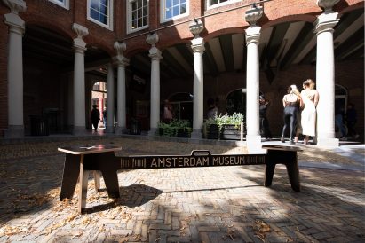 Corona Crisis Kruk, a social distancing bench by Object Studio, displayed outside a museum
