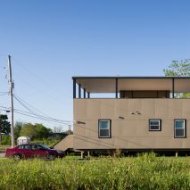 “Looks like the unwanted child of Villa Savoye and a trailer” says commenter