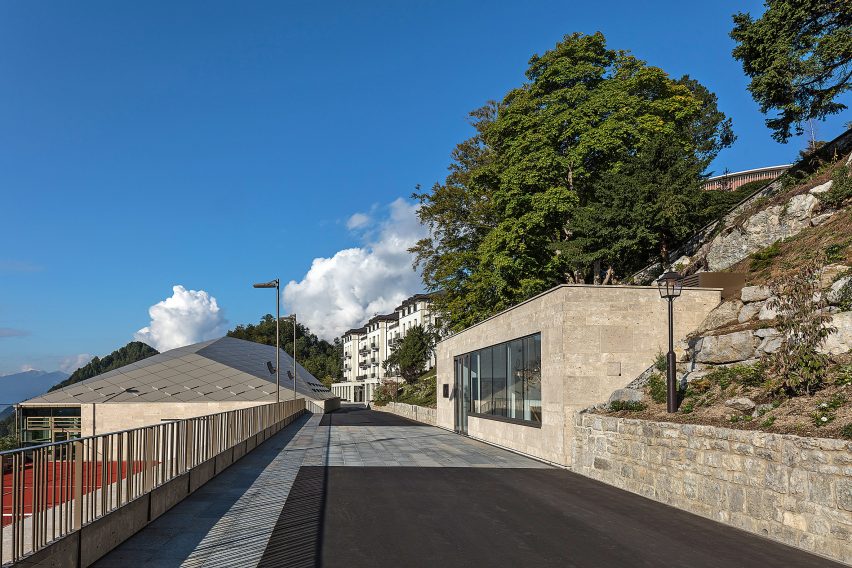 Exterior of Diamond Domes tennis courts designed by Rüssli Architekten with CLT roofs by Neue Holzbau in the Swiss Alps