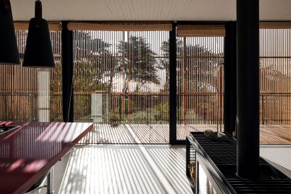 Dining room in Engawa House by Santiago Valdivieso and Stefano Rolla