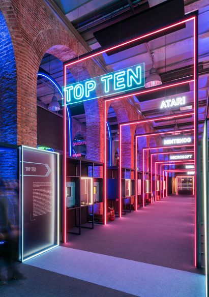 Light tunnels in Game On's exhibition design by Smart & Green Design