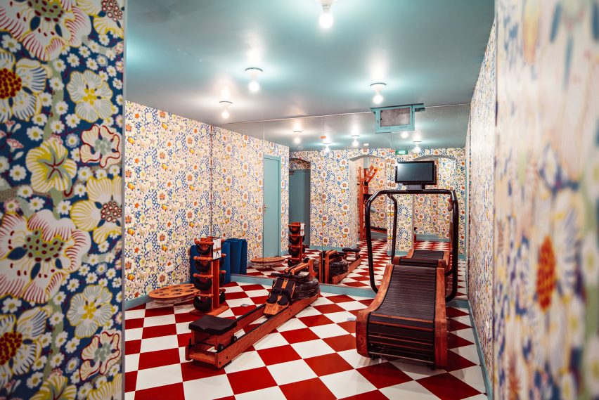Gym inside Hotel Les Deux Gares in Paris