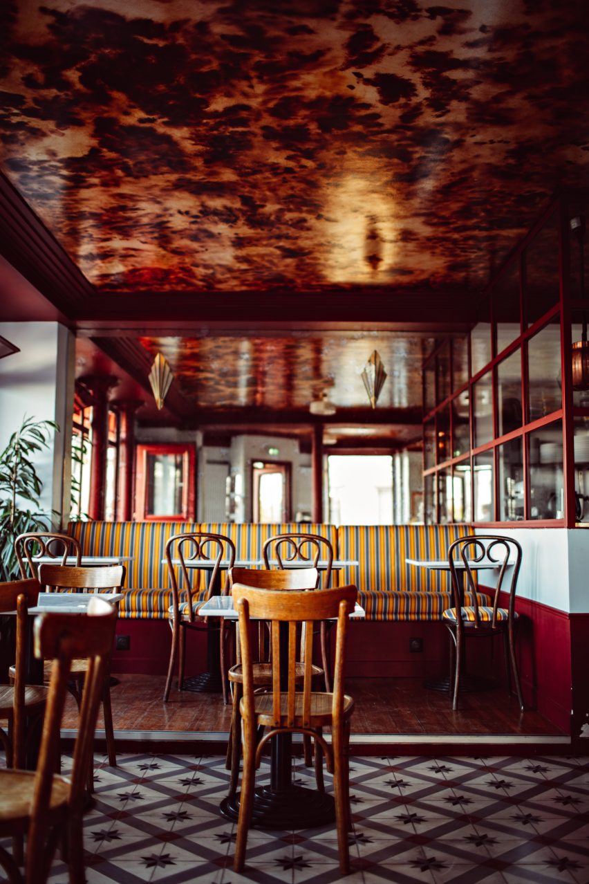 Cafe of Hotel Les Deux Gares in Paris