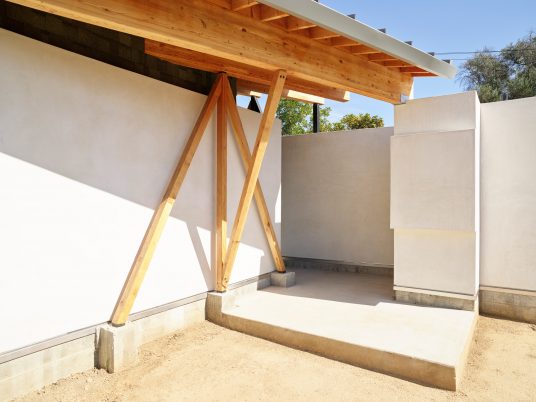 House in Los Angeles by The LADG