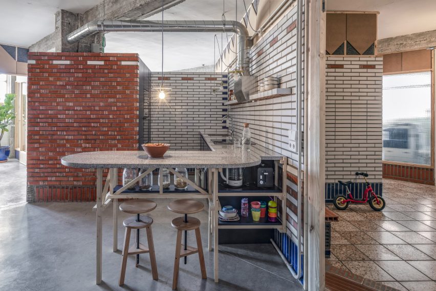 Kitchen of La Nave apartment in Madrid by Nomos