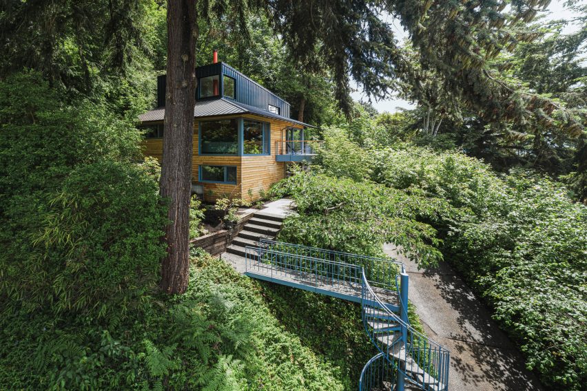 Inside Me-Kwa-Mooks Net-Zero house by SHED