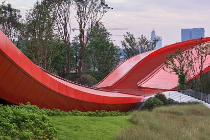 Undulating walking in Chengdu