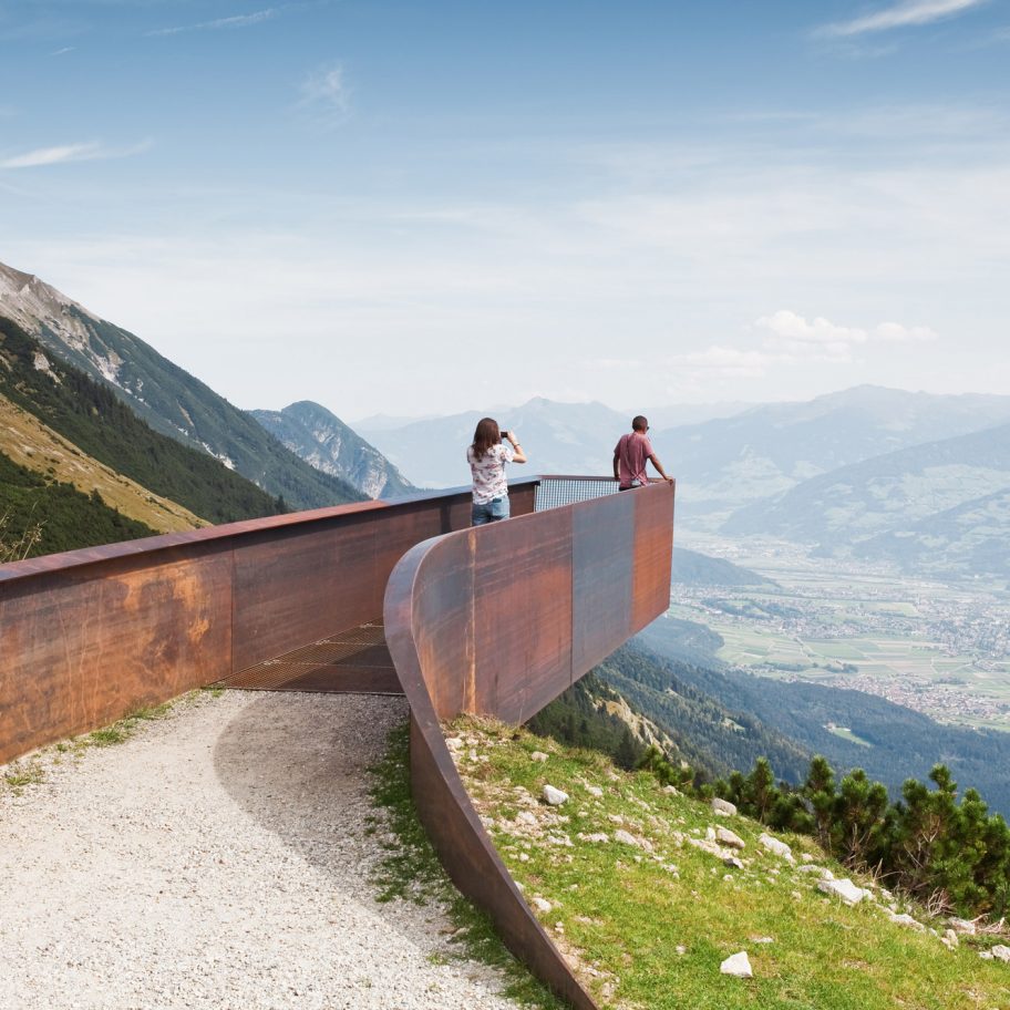 Snøhetta cantilevered viewing platform in Austria