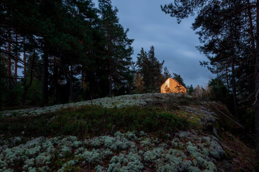 Outside the modular Space of Mind cabin prototype by Studio Puisto