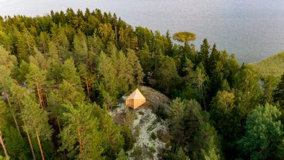 Outside the modular Space of Mind cabin prototype by Studio Puisto