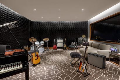 The Waterline Club is a private leisure club for residents of New York’s Waterline Square