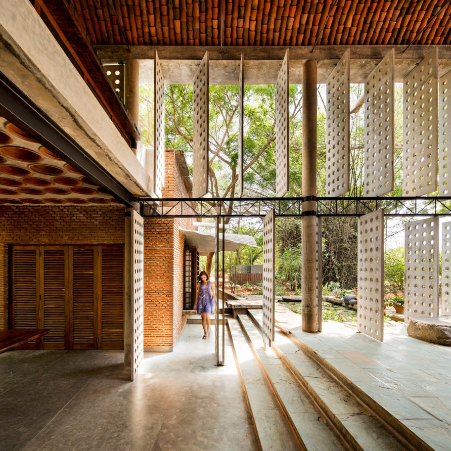 Anupama Kundoo architecture: Wall House, 2000, Auroville, India