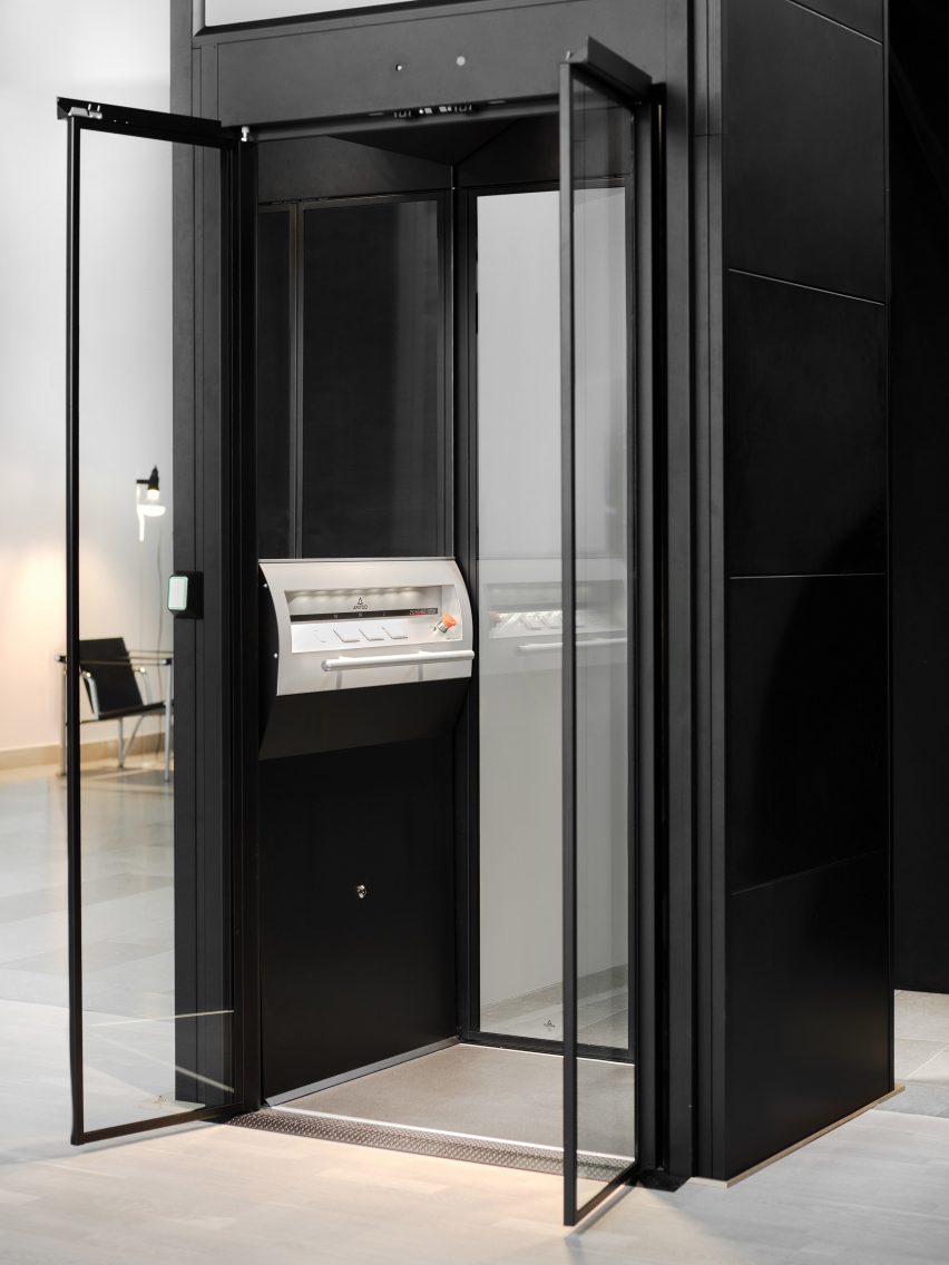 Aritco 4000 lift by Aritco is made for residential use