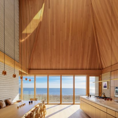 Dining room in Bayhouse by Studio Rick Joy