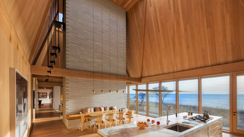 Dining room in Bayhouse by Studio Rick Joy