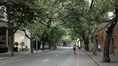 Street view of % Arabica West by BLUE Architecture studio