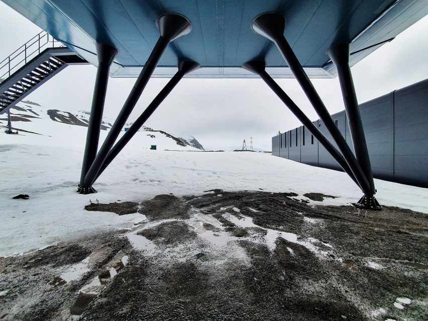 Stilts that support the Comandante Ferraz Antartic Station by Estúdio 41 in Antarctica