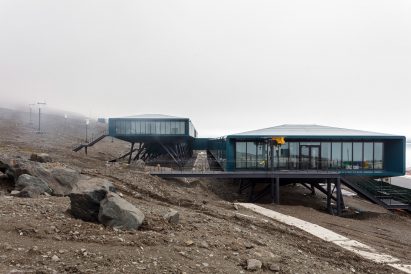 The two volumes that form the Comandante Ferraz Antarctic Station by Estúdio 41 in Antarctica